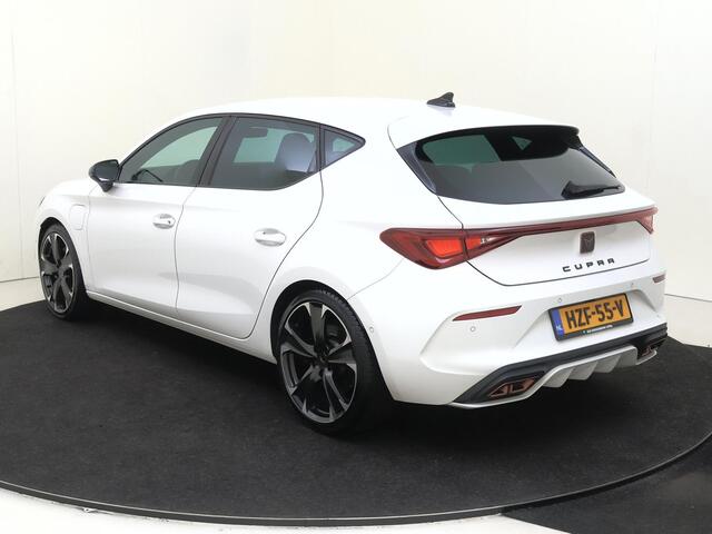 Cupra Leon 1.4 e-Hybrid VZ 245 | SoH 95% | Adaptieve demping | Parkeerassistent | Keyless | Stoel- en stuurwielverwarming | Navigatie | Adaptieve cruise control | Achteruitrijcamera |