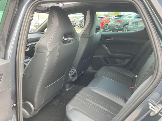 Cupra Leon 1.4e-Hybrid 180kW/245PK VZ DSG · Panoramadak · Camera · Dodehoeksensor · Navigatie · Apple/Android Car Play · Elektrische stoelverstelling ·