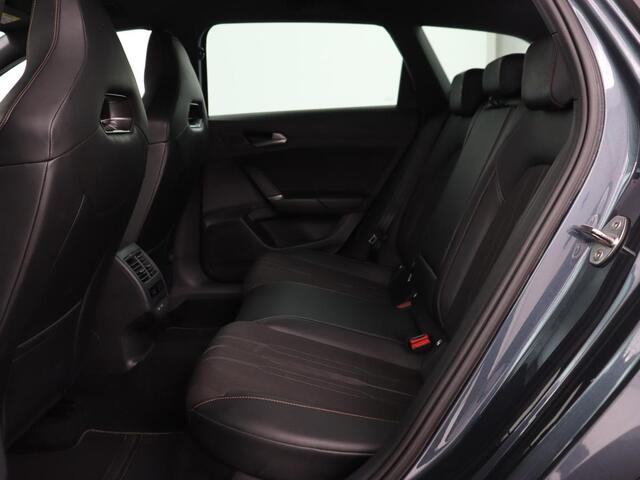 Cupra Leon 1.4 e-Hybrid VZ Business | 245pk | SOH 92% | Trekhaak | Carplay | Adaptive cruise | Sportstoelen | Navigatie | Stuurverwarming | Parkeerhulp | Full LED | Sfeerverlichting | Keyless | PHEV | Plug In