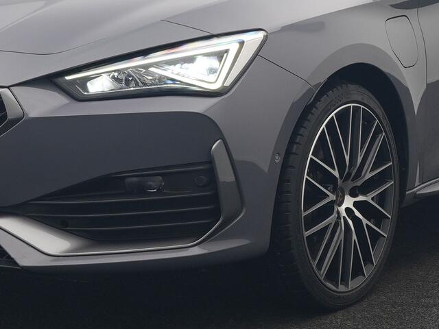 Cupra Leon 1.4 e-Hybrid VZ Copper Edition PHEV 245pk Dealer O.H PHEV | Panodak | Adaptive Cruise | Sportstoelen Memory & Verwarmd | Sfeerverlichting | Apple Carplay | Blis | Keyless | Stuur Verwarmd | Navigatie | Virtual | DAB | Plug In Hybrid