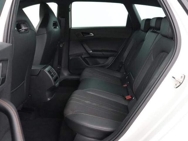 Cupra Leon 1.4 eHybrid VZ | SOH 90,7% | 245pk | Stoelverwarming | Adaptive cruise | Camera | Carplay | Navigatie | Sfeerverlichting | Full LED | Sportstoelen | Keyless | PHEV | Plug In