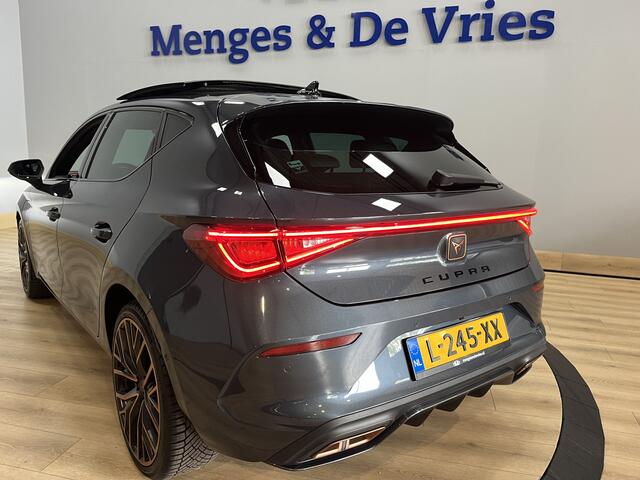 Cupra Leon 1.4 e-Hybrid VZ Copper Edition Airco ECC | Panorama | Memory | NAP | Stoel/Stuurwielverwarming | Sfeer | Apple Carplay