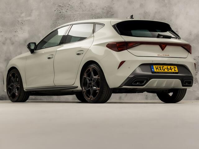 Cupra Leon 1.5 TSI Sport 150Pk Automaat (APPLE CARPLAY, GROOT NAVI, KUIPSTOELEN, SENNHEISER AUDIO, CAMERA, STUUR/STOELVERWARMING, GETINT GLAS, NIEUWSTAAT)