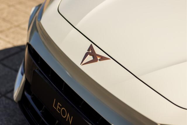 Cupra Leon 1.5 TSI e-Hybrid VZ Performance Panorama Dak - Sennheiser Audio - Elektrisch Verstelbare Bestuurdersstoel