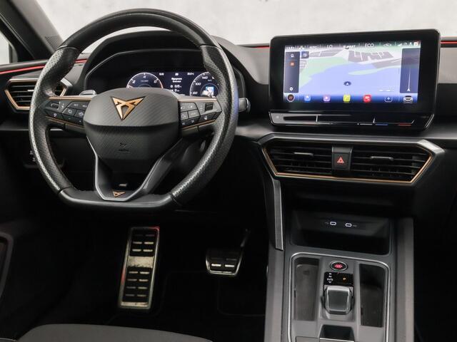 Cupra Leon 1.4 e-Hybrid VZ Sport 245Pk Automaat (APPLE CARPLAY, GROOT NAVI, KUIPSTOELEN, STUUR/STOELVERWARMING, LEDER, GETINT GLAS, KEYLESS, SFEERVERLICHTING, NEIUWSTAAT)
