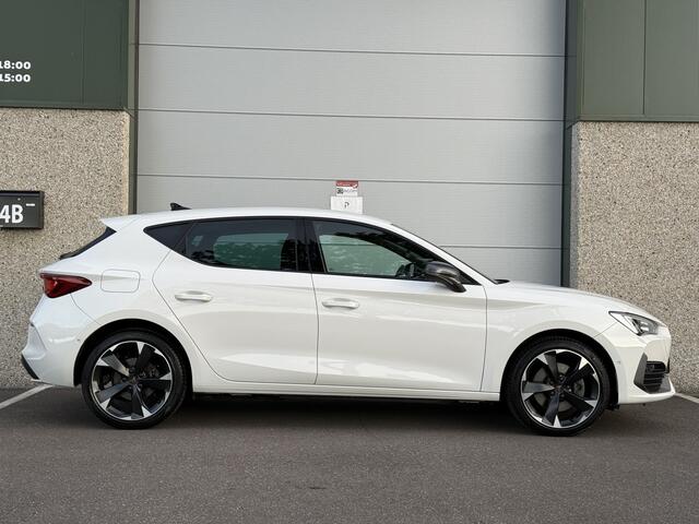 Cupra Leon Sport 1.4 e-Hybrid VZ Adrenaline Camera Sfeerv Carplay Nav Keyless Autom/Grootlicht