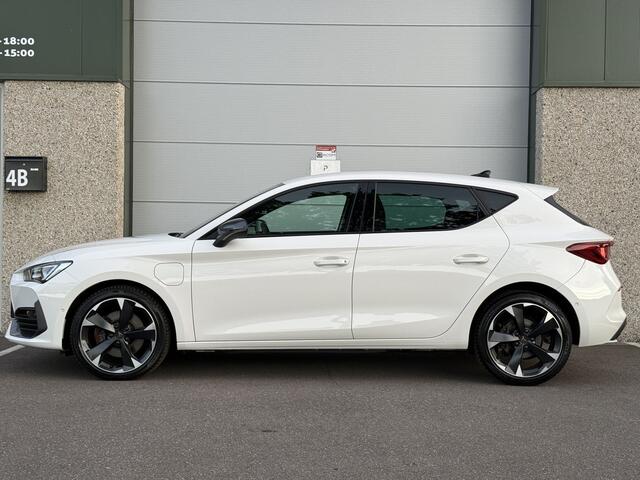 Cupra Leon Sport 1.4 e-Hybrid VZ Adrenaline Camera Sfeerv Carplay Nav Keyless Autom/Grootlicht