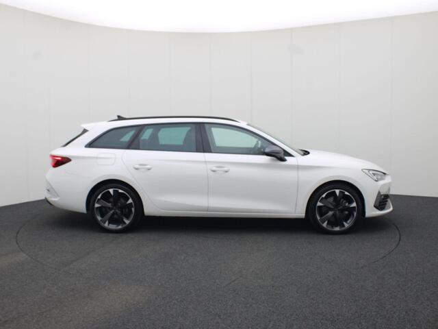 Cupra Leon Sportstourer 1.4e-Hybrid PHEV 150kw 204PK DSG | Navigatie | Leder/stof | Parkeersensoren | 18" velgen | Sportstoelen |
