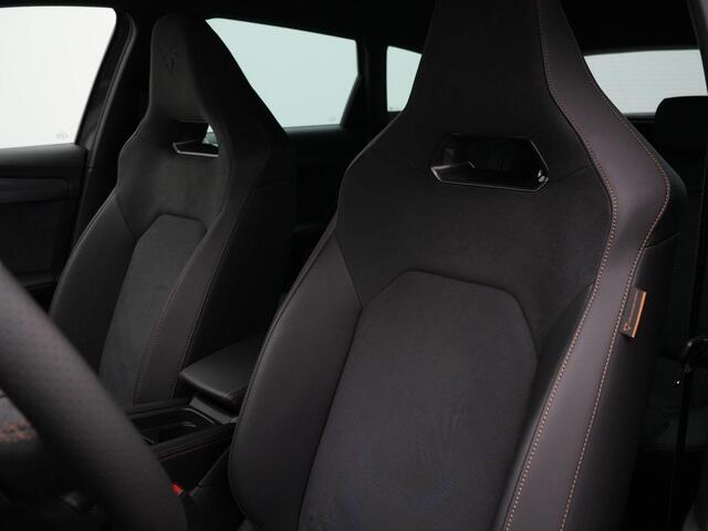 Cupra Leon Sportstourer 1.5 TSI e-Hybrid 272 pk DSG VZ Performance | Trekhaak | Leder/alcantara | Geheugenstoel | Matrix LED | Sennheiser | Adaptief sportonderstel