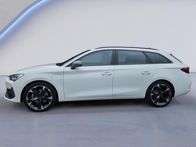 Cupra Leon Sportstourer 1.4 e-Hybrid Business /Apple Carplay/Front-Side-Lane Assist/Dodehoek monitor/Stuurverwarming/Lendesteunen verstelb./(MET GARANTIE*)