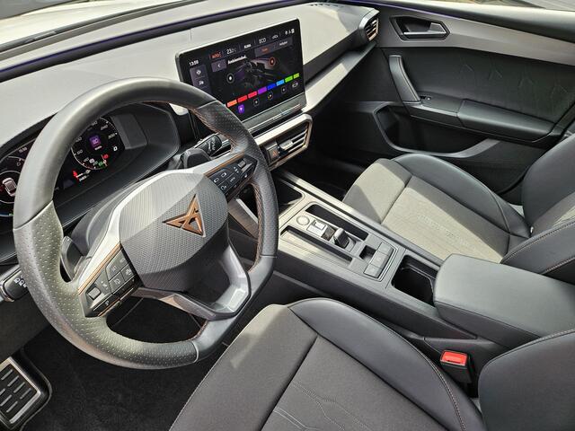 Cupra Leon Sportstourer 1.4 e-Hybrid Business /Apple Carplay/Front-Side-Lane Assist/Dodehoek monitor/Stuurverwarming/Lendesteunen verstelb./(MET GARANTIE*)