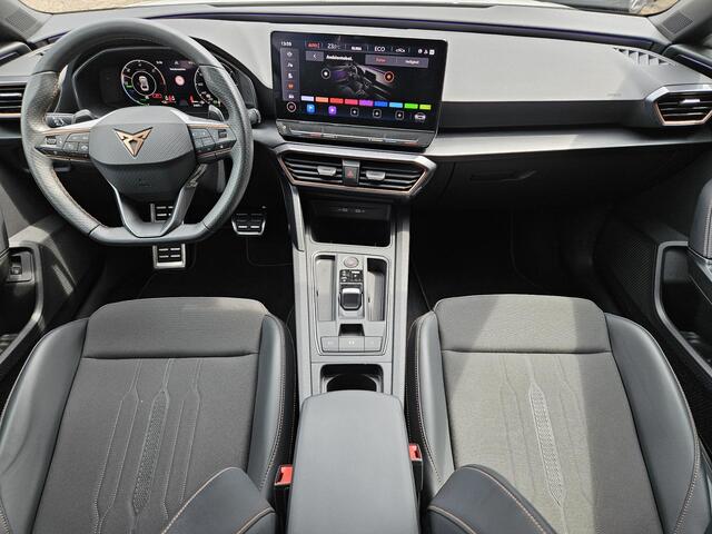 Cupra Leon Sportstourer 1.4 e-Hybrid Business /Apple Carplay/Front-Side-Lane Assist/Dodehoek monitor/Stuurverwarming/Lendesteunen verstelb./(MET GARANTIE*)
