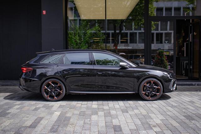 Cupra Leon Sportstourer 1.5 TSI e-Hybrid VZ Performance | Sennheiser Audio | Lederen bekleding | Matrix LED | Achteruitrijcamera | Dodehoek sensor | Adapt. cruise control