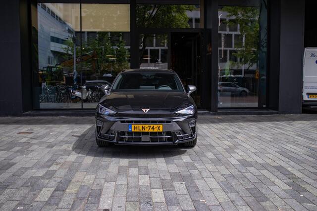 Cupra Leon Sportstourer 1.5 TSI e-Hybrid VZ Performance | Sennheiser Audio | Lederen bekleding | Matrix LED | Achteruitrijcamera | Dodehoek sensor | Adapt. cruise control