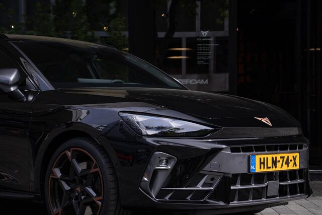 Cupra Leon Sportstourer 1.5 TSI e-Hybrid VZ Performance | Sennheiser Audio | Lederen bekleding | Matrix LED | Achteruitrijcamera | Dodehoek sensor | Adapt. cruise control