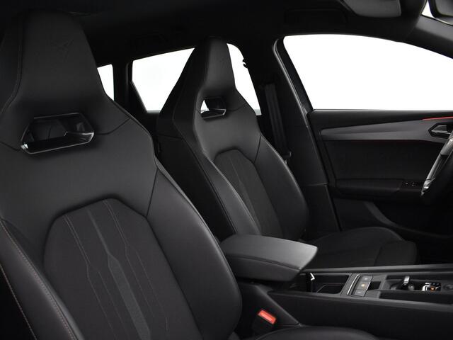 Cupra Leon Sportstourer 1.4 245pk DSG e-Hybrid VZ Business · Keyless · Apple/Android Car Play · Navi · P-Sensoren · 19'' Inch ·