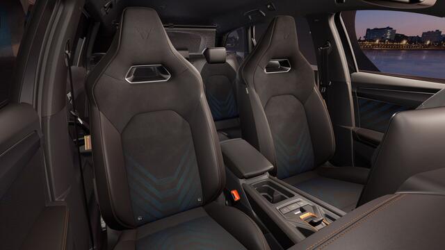 Cupra Leon Sportstourer 1.5 TSI e-Hybrid 204 6DSG Business | Achteruitrijcamera | Digitaal instrumentenpaneel (Virtual Cockpit) | Draadloze Apple CarPlay(TM), Android Auto(TM)