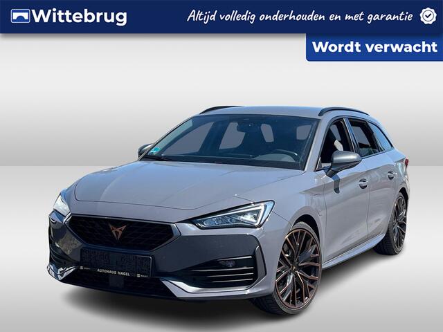 Cupra Leon Sportstourer 1.4 e-Hybrid 245PK VZ Performance / Zwenkbare Trekhaak / Parkeersensoren Achter / Digitale Cockpit / Stuur + Stoelverwarming / Full-LED