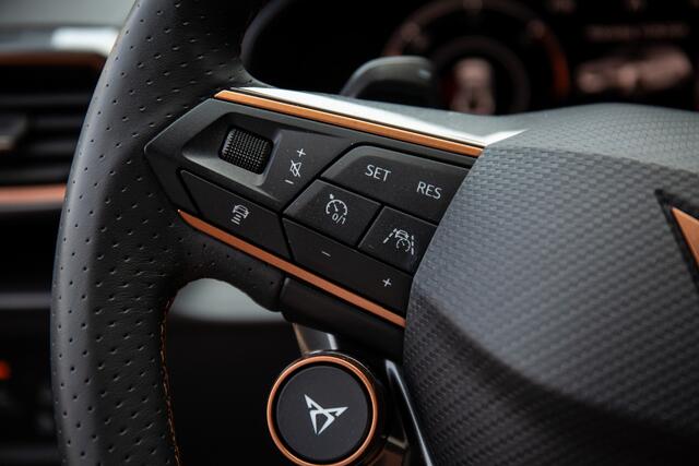 Cupra Leon Sportstourer 1.4 e-Hybrid Business , Sfeerverlichting, Stuur/stoelverwarming, Lane assist,