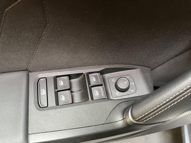 Cupra Leon Sportstourer 1.4 e-Hybrid VZ Performance / AUTOMAAT/ PANO/ 245 PK/ 19" LMV/ FULL LINK/ ADAPT. CRUISE/ DIGITAL DASH/ PARK. SENSOREN + CAMERA/ RIJ-MODI/ STOEL-STUUR VERWARM./ NAVI/ MATRIX/ DAB/ 3-ZONE CLIMA