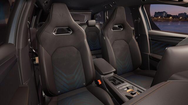 Cupra Leon Sportstourer 1.5 TSI e-Hybrid VZ Performance | Sennheiser sound | Travel Assist | Dodehoek sensor | Achteruitrijcamera | Carplay | Navigatie | Elektrische achterklep