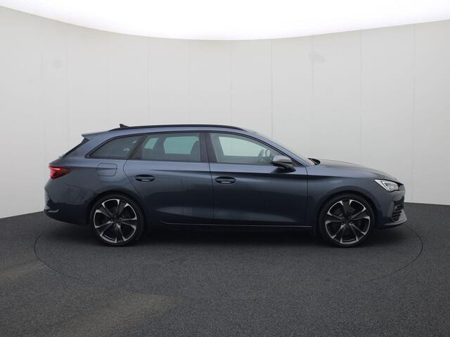 Cupra Leon Sportstourer 1.4e-Hybrid 180kW/245PK VZ DSG · Camera + Parkeersensoren · Leder/stof · Trekhaak · Garantie tot april 2027 of 90000km.
