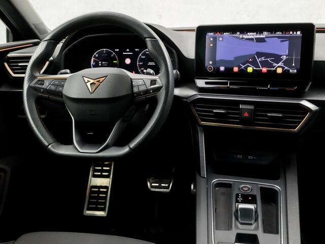 Cupra Leon Sportstourer 1.4 e-Hybrid VZ 245Pk Automaat (APPLE CARPLAY, GROOT NAVI, DIGITAL COCKPIT, CAMERA, LEDER, SPORTSTOELEN, STUUR/STOELVERWARMING, ADAPTIVE CRUISE, KEYLESS, ZWART HEMEL, NIEUWSTAAT)