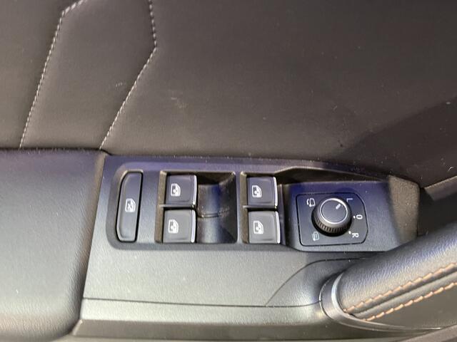 Cupra Leon Sportstourer 1.4 e-Hybrid Performance / AUTOMAAT/ PANO/ CAMERA/ PARK. SENSOREN/ MEMORY SEATS/ KEYLESS/ CRUISE/ STOEL-STUURVERWARM./ FULL LINK/ NAVI/ CLIMA/ DAB/ 18" LMV