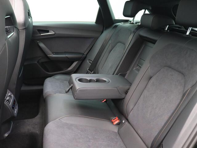 Cupra Leon Sportstourer 1.5 TSI e-Hybrid VZ Performance 272PK DSG Trekhaak, matrix led, schuif-kanteldak, achteruitrijcamera, stuur-stoelverwarming, adaptive cruise met travel assist, elek. verstelbare voorstoel, side assist, keyless, 19" lichtmetaal