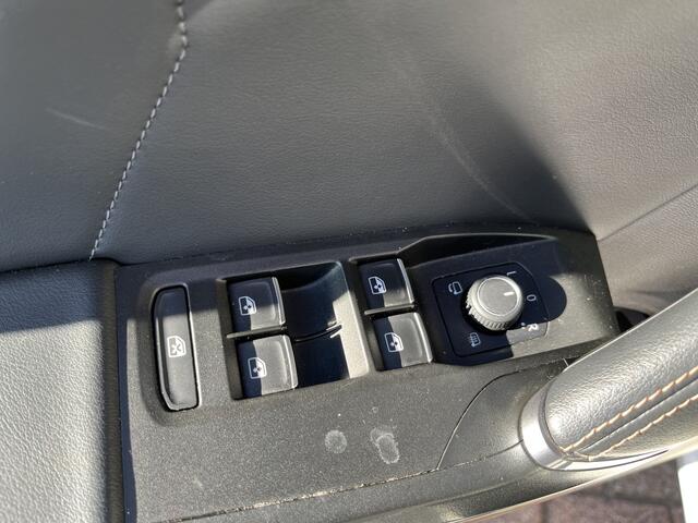 Cupra Leon Sportstourer 1.4 e-Hybrid VZ Performance / AUTOMAAT/ 245 PK/ PANO/ LEER/ SUPER-SPORTSTUUR/ ELEKTR. STOEL/ KEYLESS/ 19" LMV/ FULL LINK/ RIJ-MODI/ STOEL-STUUR VERWARM./ PARK. SENSOREN + CAMERA