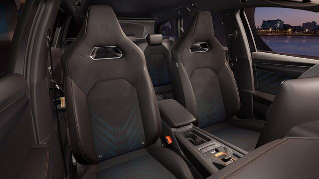 Cupra Leon Sportstourer 1.5 TSI e-Hybrid 272 6DSG VZ Performance | Achteruitrijcamera | Digitaal instrumentenpaneel (Virtual Cockpit) | Draadloze Apple CarPlay(TM), Android Auto(TM)