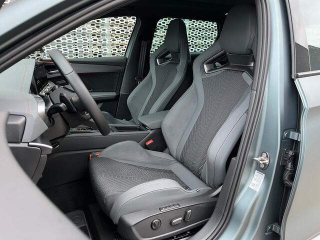 Cupra Leon Sportstourer 1.5 TSI e-Hybrid VZ Extreme Panoramadak / Sennheiser / Navigatiesysteem / CUP-Stoelen