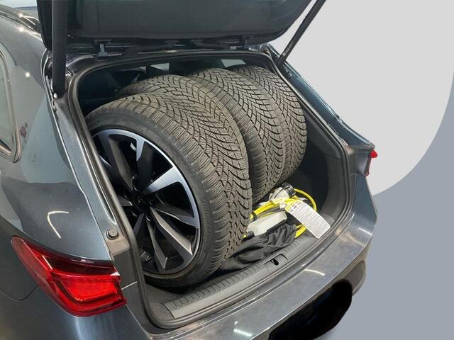 Cupra Leon Sportstourer 1.4 e-Hybrid Business PHEV | Achteruitrijcamera | Navgatie | Climate control | Stoel-Stuurverwarming | 18" lichtmetalen velgen