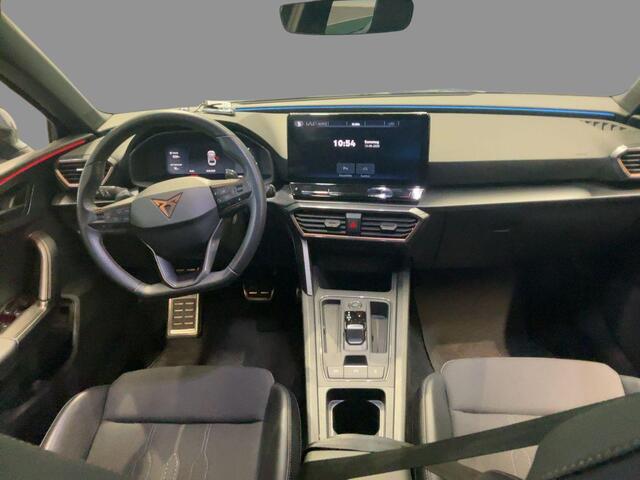 Cupra Leon Sportstourer 1.4 e-Hybrid Business PHEV | Achteruitrijcamera | Navgatie | Climate control | Stoel-Stuurverwarming | 18" lichtmetalen velgen