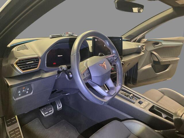 Cupra Leon Sportstourer 1.4 e-Hybrid Business PHEV | Achteruitrijcamera | Navgatie | Climate control | Stoel-Stuurverwarming | 18" lichtmetalen velgen