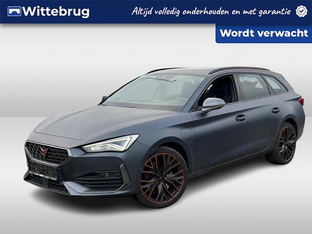 Cupra Leon Sportstourer 1.4 e-Hybrid 245pk DSG VZ Black Edition / Matte Lak/ Panorama dak / Leer / Geheugenstoel / Supersport stuurwiel / Elek Achterklep / Camera / LED / 19'' LMV