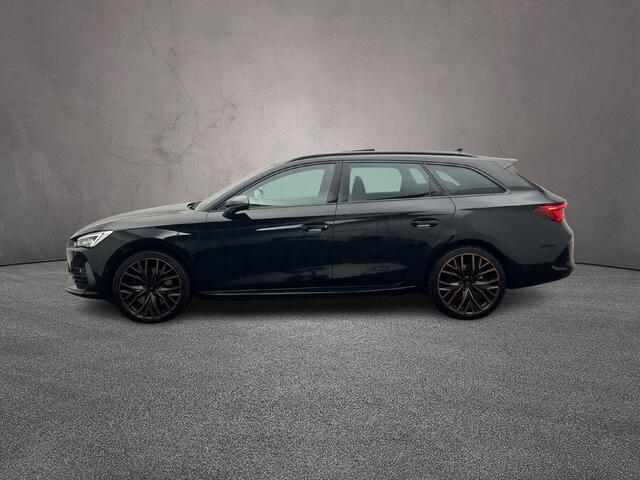 Cupra Leon Sportstourer 245 1.4 TSI e-Hybrid 245pk DSG Automaat Panoramadak, Achteruitrijcamera, Adaptive cruise control, Elektrische achterklep, Navigatie, Stoelverwarming