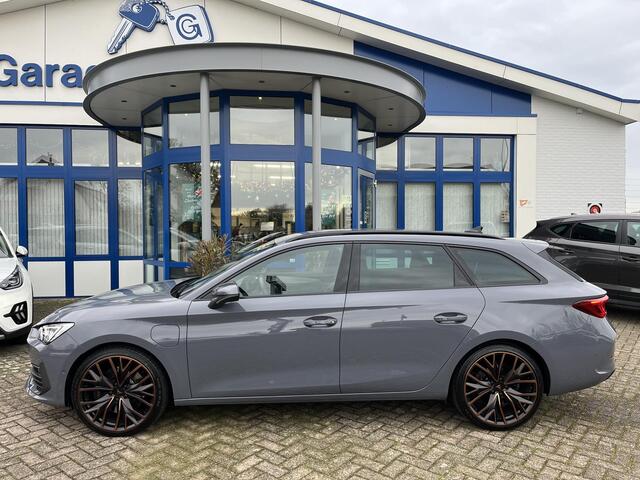 Cupra Leon Sportstourer 1.4 e-Hybrid VZ Copper Edition | 19"LM-Velgen, AppleCarplay/AndroidAuto, Camera en parkeersensoren V+A, Keyless go, Virtual cockpit