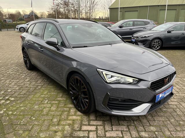 Cupra Leon Sportstourer 1.4 e-Hybrid VZ Copper Edition | 19"LM-Velgen, AppleCarplay/AndroidAuto, Camera en parkeersensoren V+A, Keyless go, Virtual cockpit