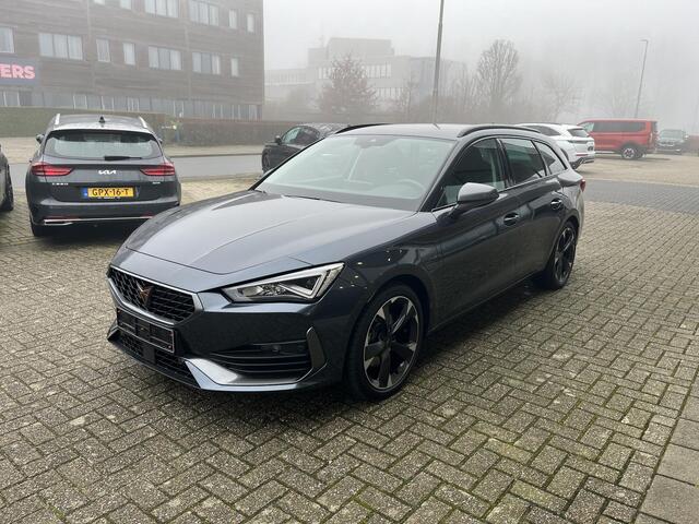 Cupra Leon Sportstourer 1.4 e-Hybrid Business | Stoelverwarming | Adaptieve cruisecontrol (ACC) | Achteruitrijcamera | Navigatiesysteem | LM Winterset! |