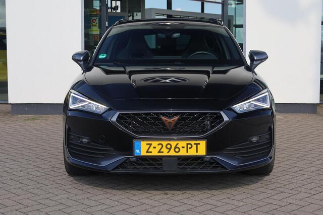 Cupra Leon Sportstourer 1.4 e-Hybrid VZ Business 245PK / 180kW, 19" LMV, achteruitrijcamera, park assist, klasse III alarm, draadloos laden, keyless advanced entry en go, 12 volt stekker kofferbak LED verlichting, vision plus driving profile Cupra virtual cockpit navigatie ambie