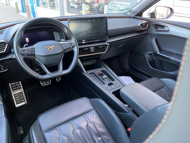 Cupra Leon Sportstourer 1.4 e-Hybrid Black Edition / AUTOMAAT/ LEER/ TREKHAAK/ ACC/ PARK.SENSOR.V+A/ CAMERA/ STUUR+STOELVERWARM./ MEMORY SEAT/ KEYLESS/ VIRTUAL COCKPIT/ RIJ-MODI/ SFEERVERLICHTING/ DAB/ NAVI/ CLIMA/ LED