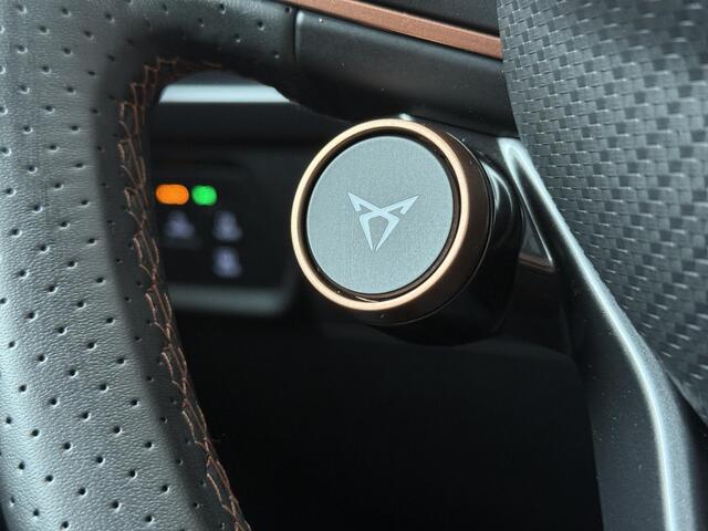 Cupra Leon Sportstourer 1.5 TSI e-Hybrid VZ Performance | 272 PK | SoH 100% | Panoramadak | Lederen kuipstoelen | Dodehoek detectie | Adaptive cruise control | Navigatiesysteem |