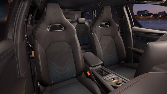 Cupra Leon Sportstourer 1.5 TSI e-Hybrid 204 6DSG Business | Achteruitrijcamera | Digitaal instrumentenpaneel (Virtual Cockpit) | Draadloze Apple CarPlay(TM), Android Auto(TM)