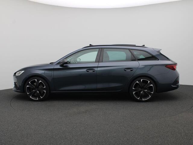 Cupra Leon Sportstourer 1.4 e-Hybrid Black Edition 245PK DSG Pano-Schuifdak, Keyless, Side Assist, Navi, Achteruitrijcamera, 19" LM Velgen, Stoel-Stuurverwarming