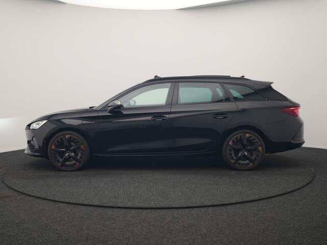 Cupra Leon Sportstourer 1.4 e-Hybrid VZ Copper Edition PHEV 245pk Dealer O.H. | Panodak | Adaptive Cruise | Camera | Lederen Sportstoelen Memory & Verwarmd | Sfeerverlichting | Stuur Verwarmd | Apple Carplay | Keyless | Blis | Navigatie | DAB | Plug In Hybrid |