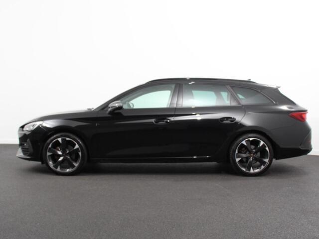 Cupra Leon Sportstourer 1.5 eTSI Business Edition High Navigatie Apple Carplay/Android Auto Navigatie Adaptieve Cruise Control Camera Trekhaak met afneembare kogel Parkeersensor achter Stuur- en stoelverwarming