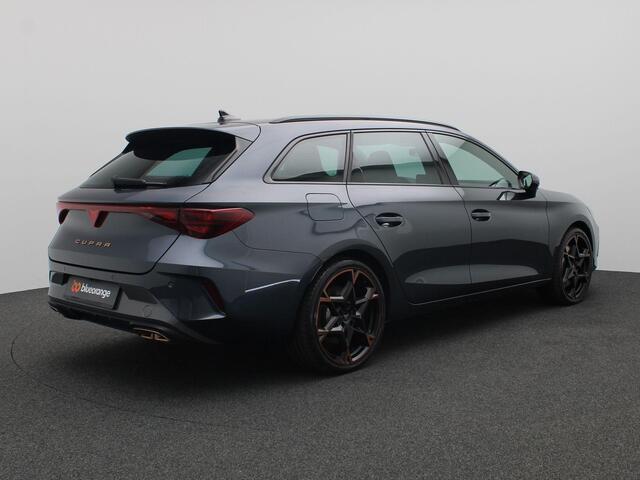 Cupra Leon Sportstourer 1.5 TSI e-Hybrid VZ Performance 272PK DSG Matrix-LED, Achteruitrijcamera, Sennheiser Audio, 19" LM Velgen, Stuur-Stoelverwarming, Adaptieve Cruise Control, Elektr. Verstelbare Voorstoel, Keyless, Elektr. Klep