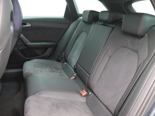 Cupra Leon Sportstourer 1.5 TSI e-Hybrid VZ Performance 272PK DSG Matrix-LED, Achteruitrijcamera, Sennheiser Audio, 19" LM Velgen, Stuur-Stoelverwarming, Adaptieve Cruise Control, Elektr. Verstelbare Voorstoel, Keyless, Elektr. Klep
