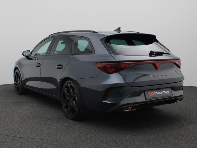Cupra Leon Sportstourer 1.5 TSI e-Hybrid VZ Performance 272PK DSG Matrix-LED, Achteruitrijcamera, Sennheiser Audio, 19" LM Velgen, Stuur-Stoelverwarming, Adaptieve Cruise Control, Elektr. Verstelbare Voorstoel, Keyless, Elektr. Klep